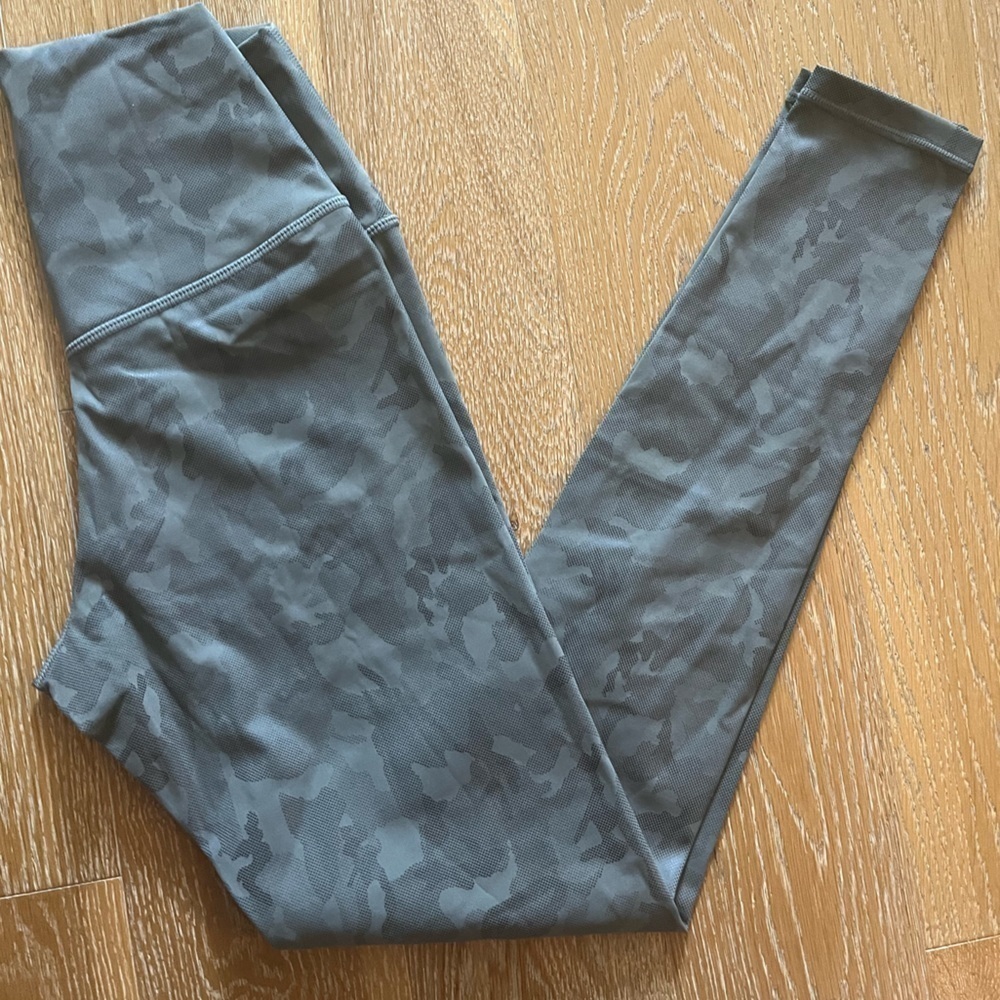 Women’s leggings small green camouflage barely worn